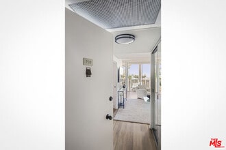 Building Photo - 4455 Los Feliz Blvd