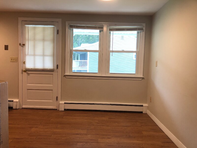 Building Photo - 1233 Main St