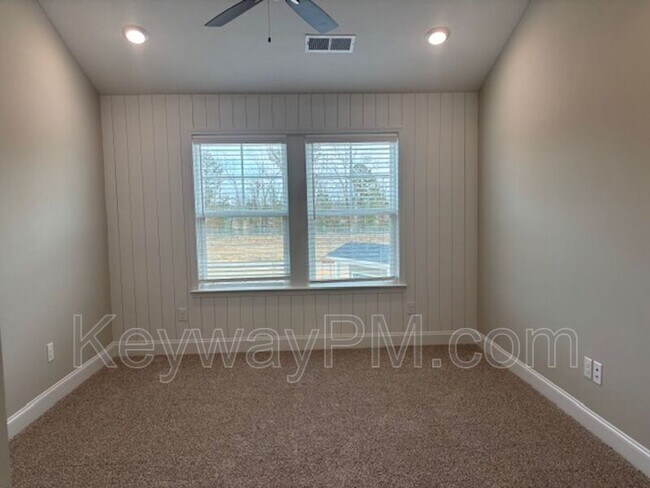 Building Photo - 2024 Denmark Ave SE