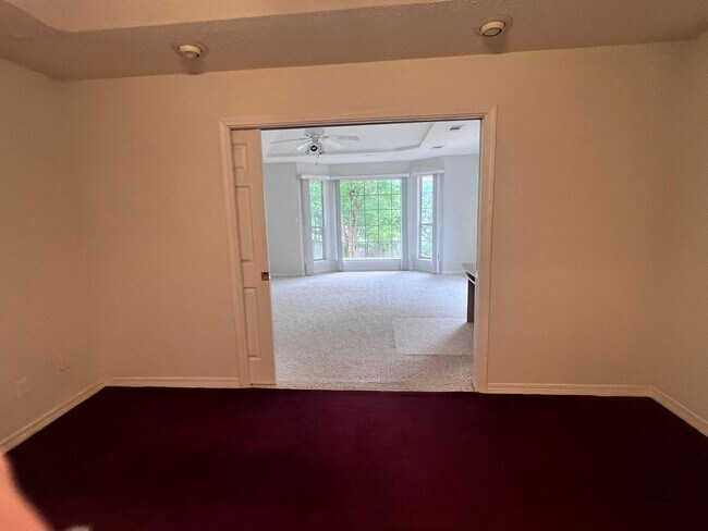 Building Photo - 395 Lake Holley Cir
