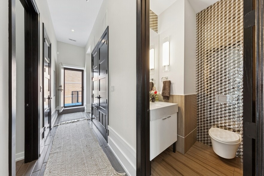 Building Photo - 2756 N Magnolia Ave