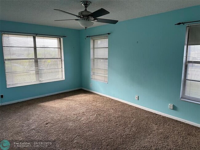 Building Photo - 9785 Pineapple Tree Dr