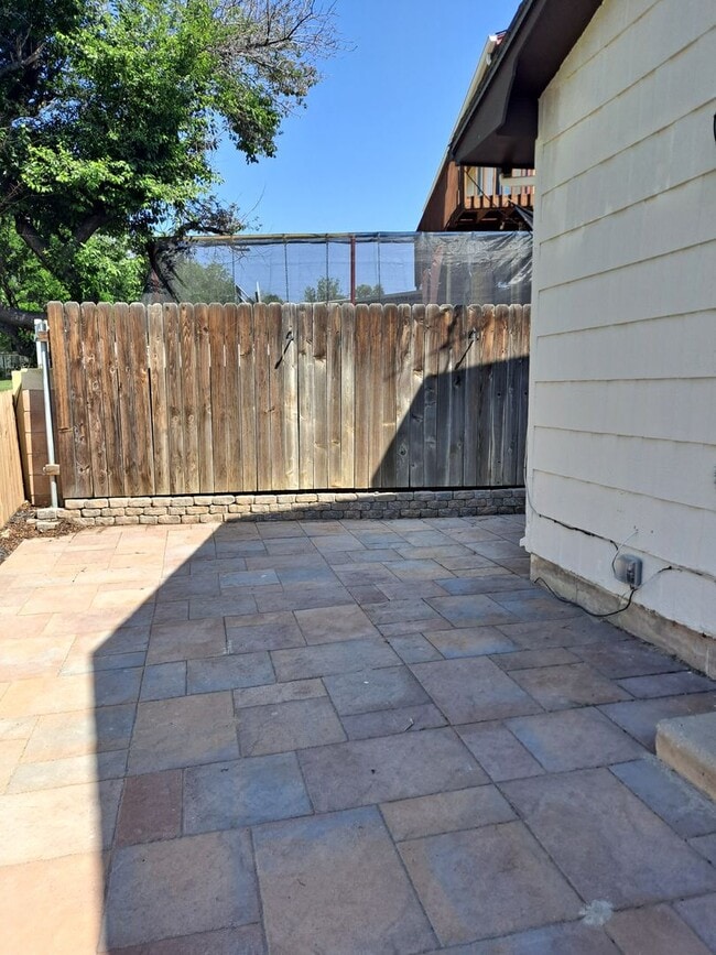 Building Photo - ALL PROSPECTIVE TENANTS MUST SUBMIT A $58 ...
