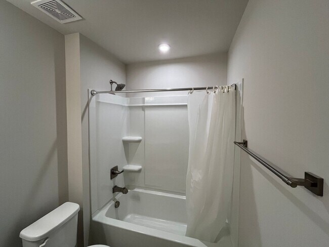 Building Photo - Charming 3BD, 2BA Fuquay Varina Home with Easy Access to Downtown Fuquay-Varina and Raleigh