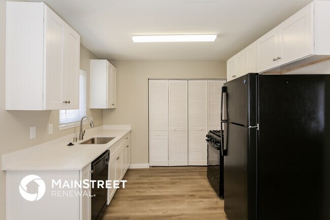 Building Photo - 2308 Revere St