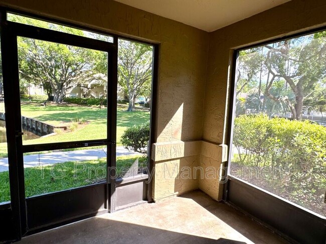 Building Photo - 11 Arbor Club Dr