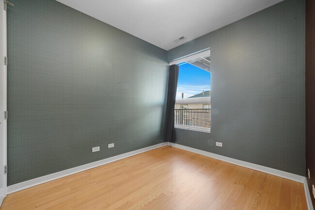 Building Photo - 1541 N Bosworth Ave