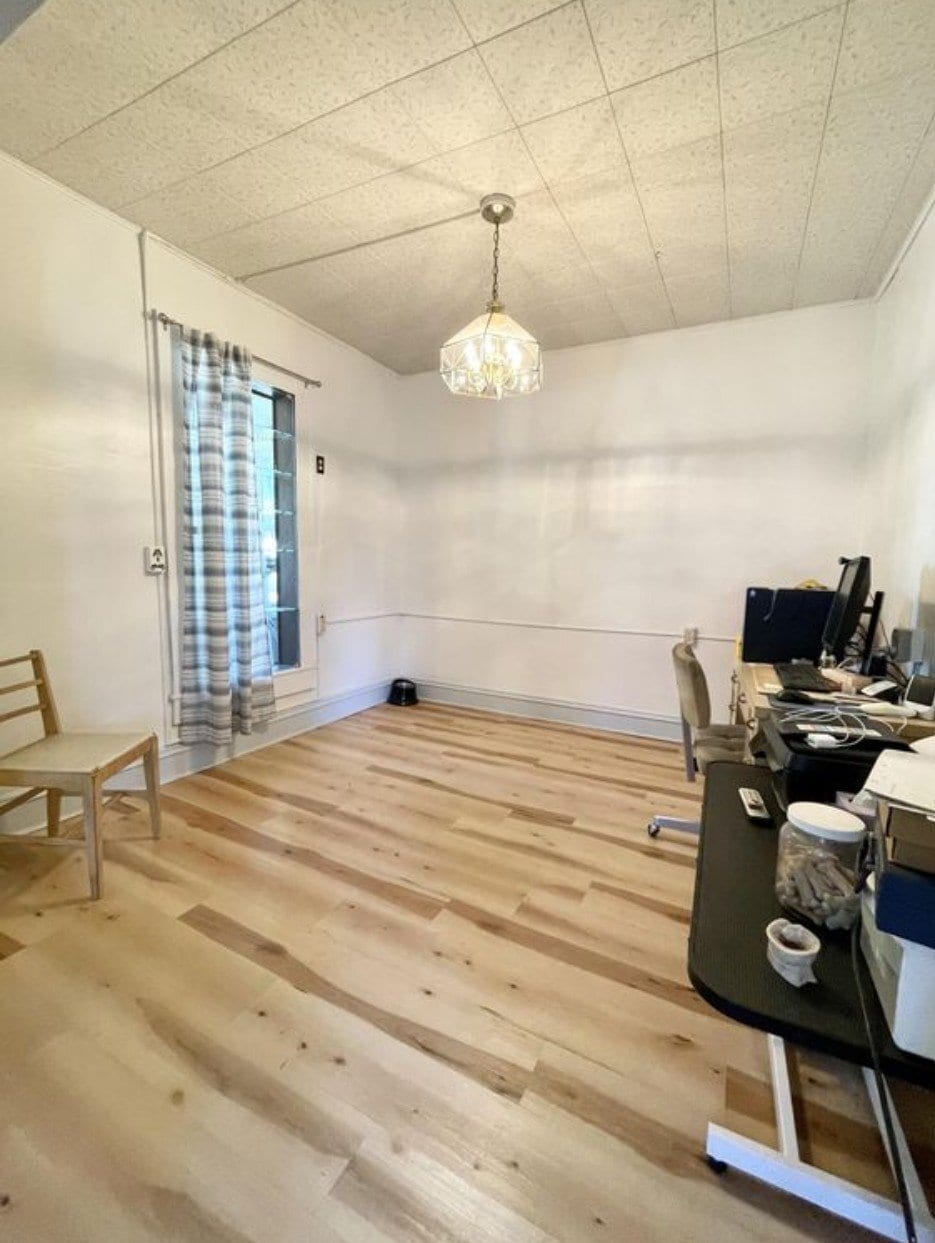 Building Photo - 806 E Loomis St