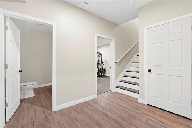 Building Photo - 5290 Clingman Ct