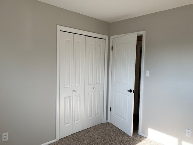 Building Photo - Beautiful 4 Bedroom Quad Level Located in Buffalo Ridge!!!!