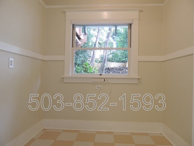 Building Photo - 122 SE 60th Ave