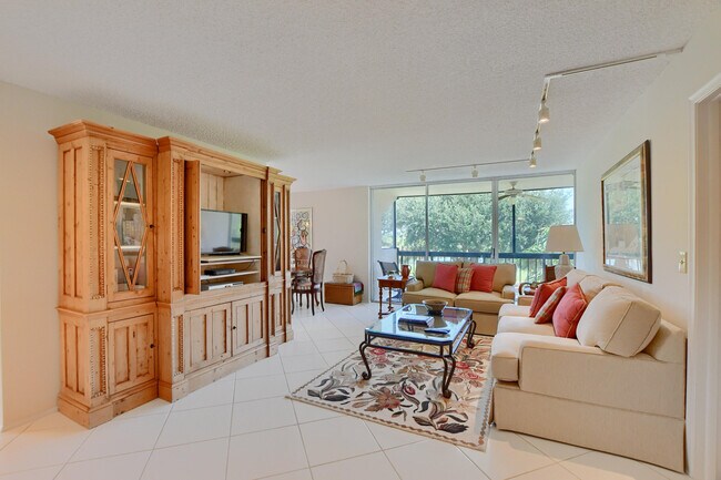 Building Photo - 1731 Bridgewood Dr