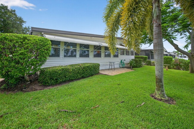 Building Photo - 7894 SE Saratoga Dr