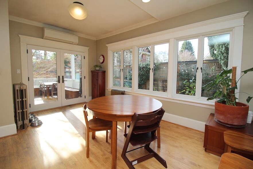 Building Photo - 2343 NE 21st Ave