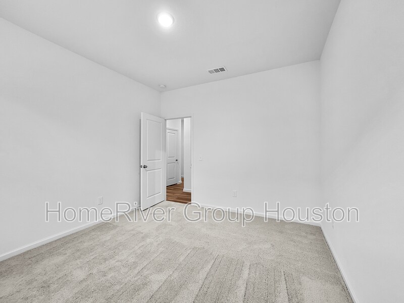 Building Photo - 28414 Selsdon Ct