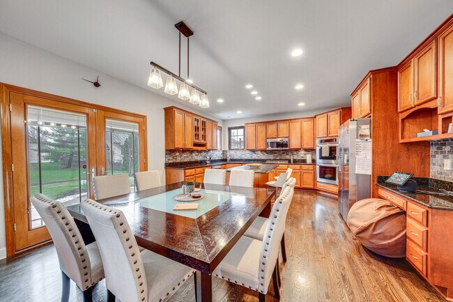 Building Photo - 3423 Goldfinch Dr