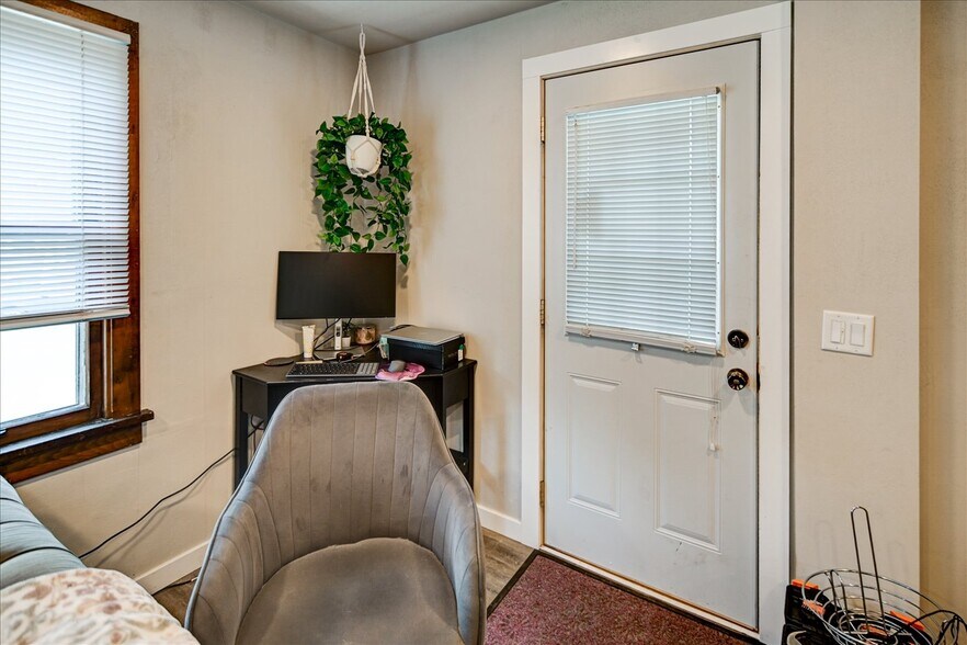 Building Photo - 205 S Fair Oaks Ave