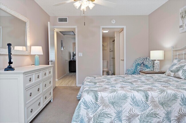 Building Photo - 1032 Lincoln B