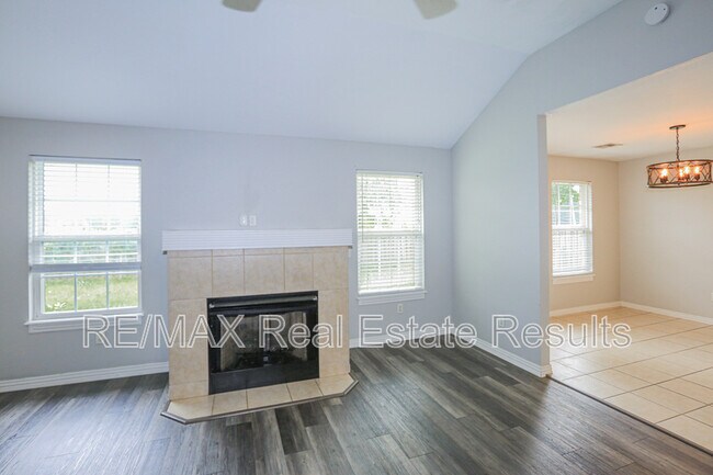 Building Photo - 3711 SW Hansom Loop
