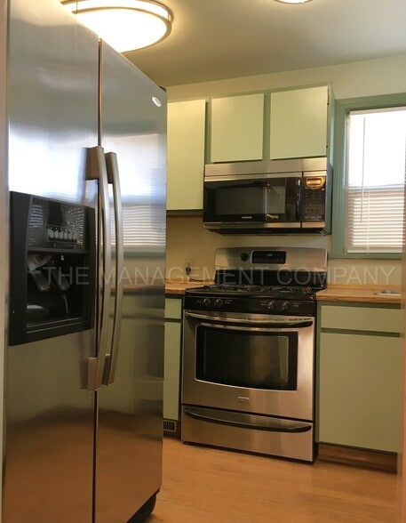 Building Photo - 576 Addison Ave W