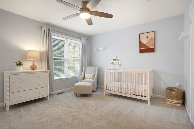 Building Photo - Gorgeous 2BR/3.5BTH Townhome in desirable Neighborhood of StoneyBrook in Rockville