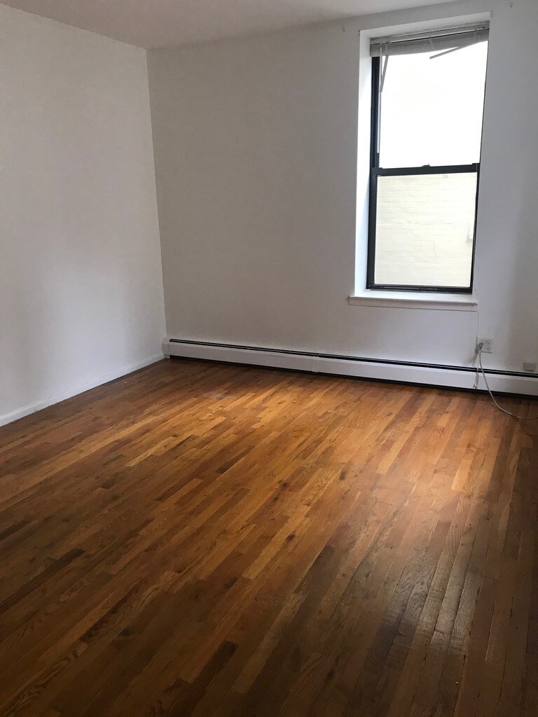 Building Photo - 137 W 110th St