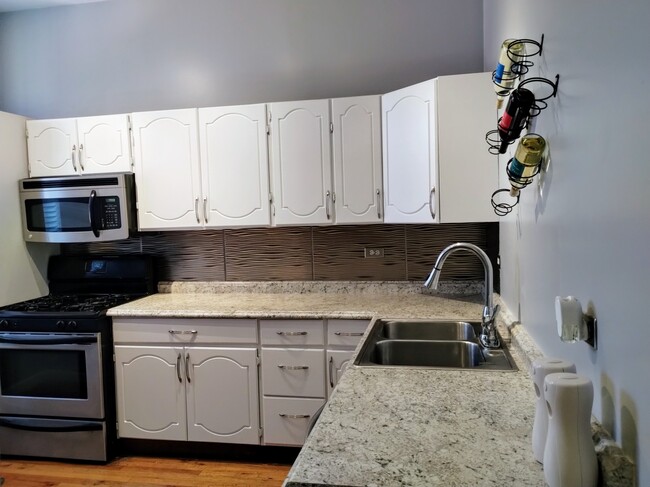 Kitchen - 4233 S Prairie Ave