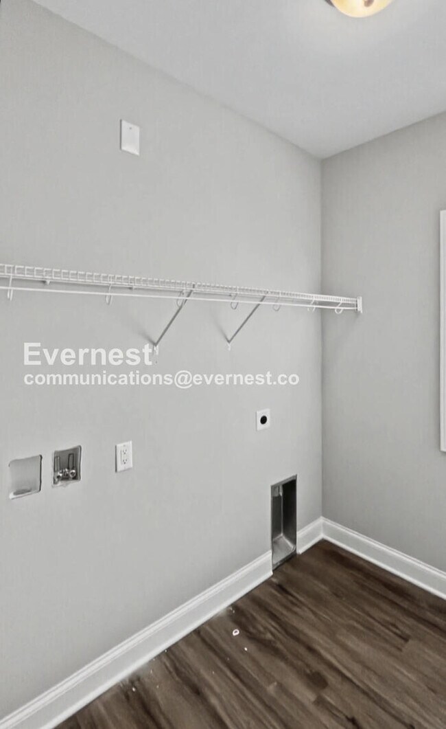 Building Photo - 5316 Roosevelt Rd