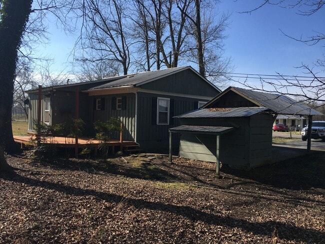 Building Photo - 2/1 Cottage in Shannon $1,095