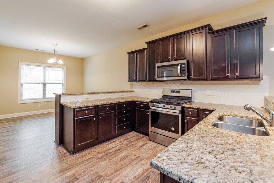 Building Photo - 647 Airedale Trail