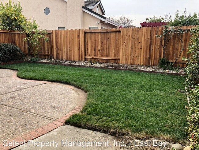 Building Photo - 2 br, 3 bath House - 2674 Barrington Terr