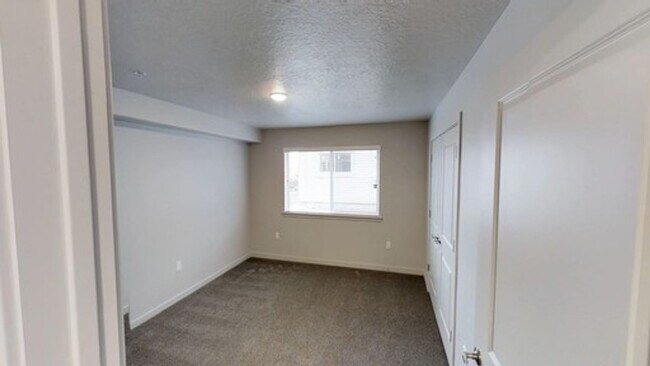 Building Photo - Modern 2-Bedroom Condo Near University Parkway