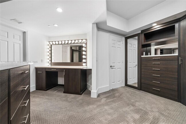Building Photo - 1643 Brickell Ave
