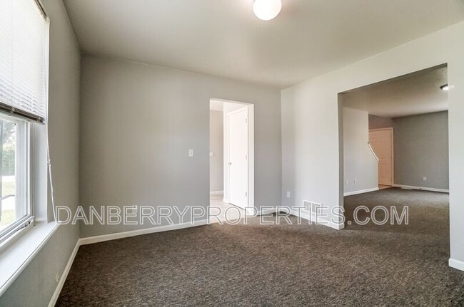 Building Photo - 3704 Willow Run Dr