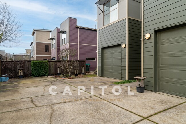 Building Photo - 3166 Vista Verde Ln SW