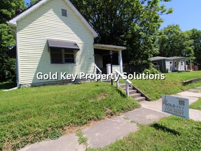 Building Photo - Updated 2 BR 1 BA House with Covered Front Porch (SECTION 8 APPROVED)