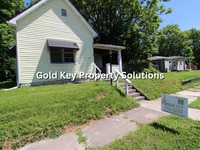 Building Photo - Updated 2 BR 1 BA House with Covered Front Porch (SECTION 8 APPROVED)