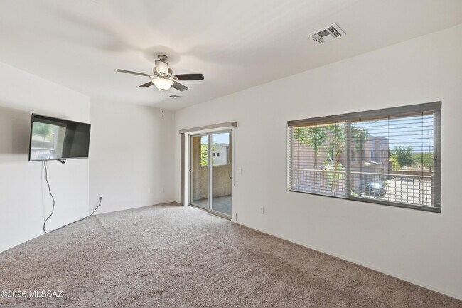 Building Photo - 4162 N Thurston Ln