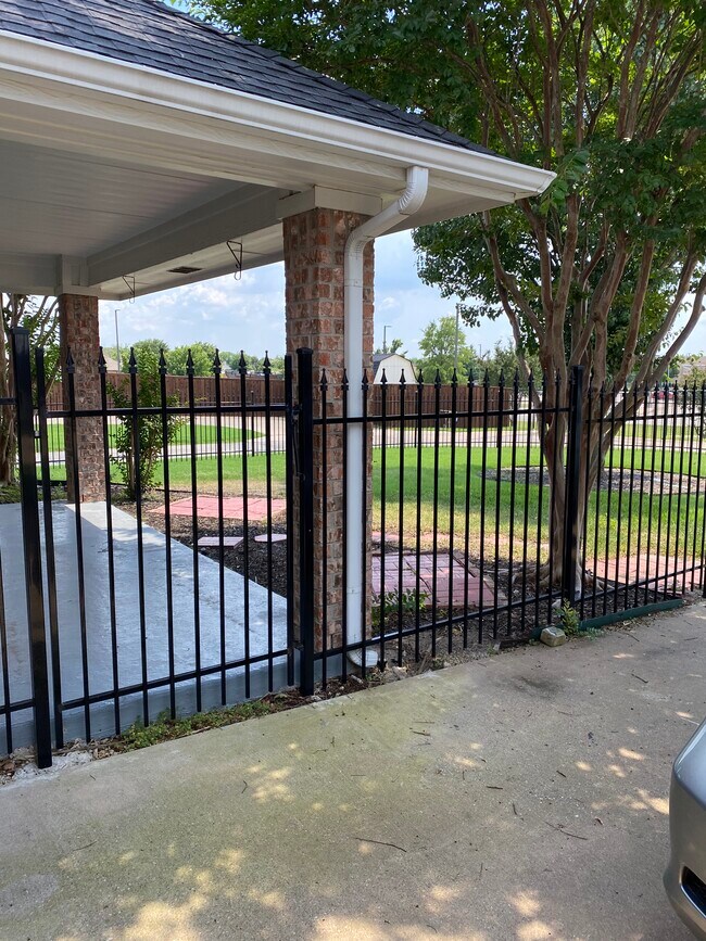 Building Photo - 2031 Trail Gln