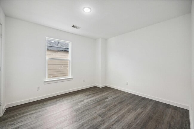 Building Photo - 2312 Wavell St