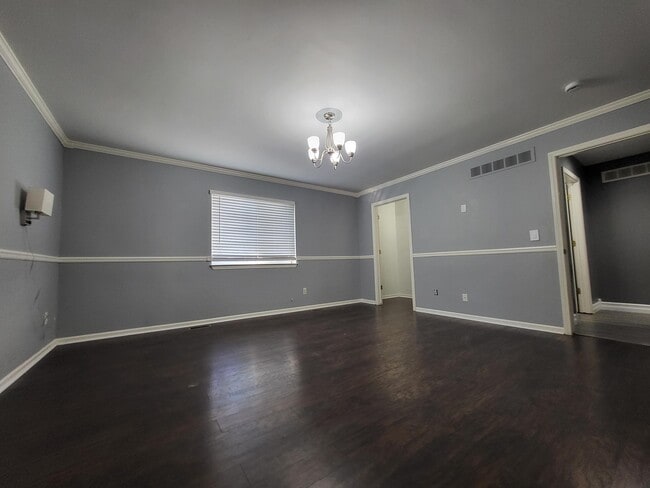 Building Photo - 7851 Thornhill Dr