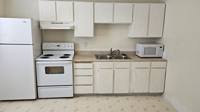 Building Photo - 536 W Bonneville St