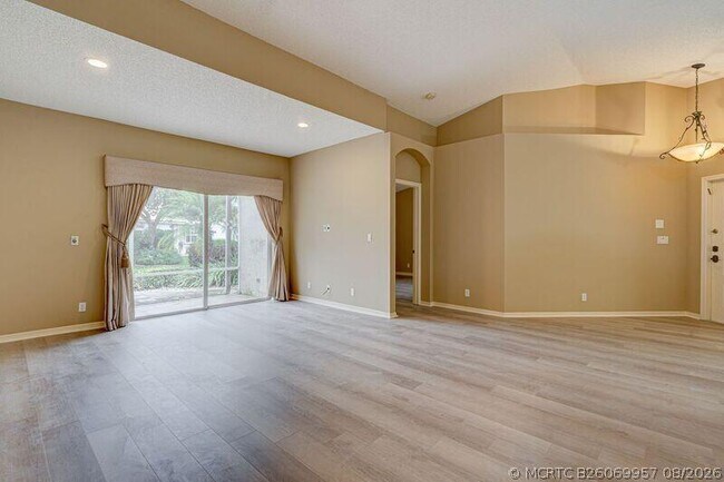 Building Photo - 6183 Floral Lakes Dr