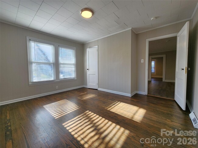 Building Photo - 29 Willowbrook Dr NW