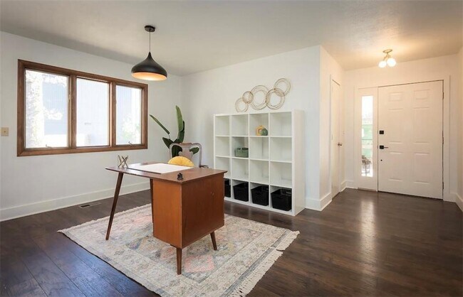 Building Photo - 6 Lambeth Cir