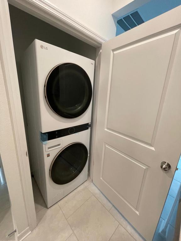 Building Photo - 1422 Austin St