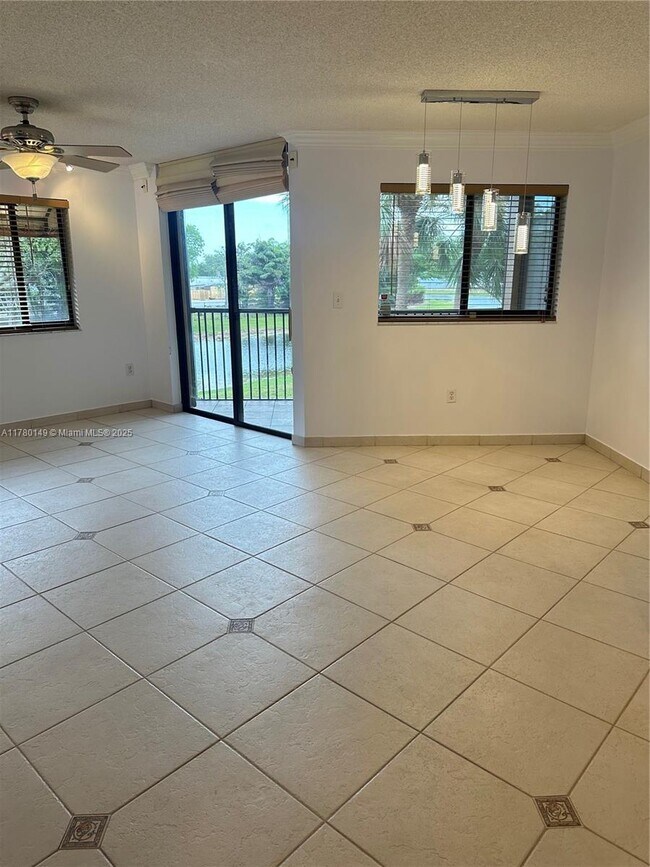 Building Photo - 15489 N Miami Lakeway