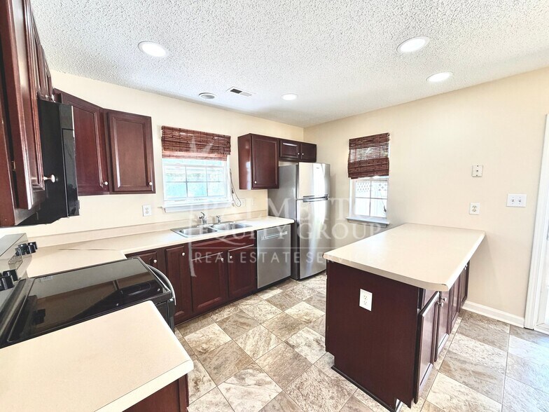 Building Photo - 263 Malamute Ln