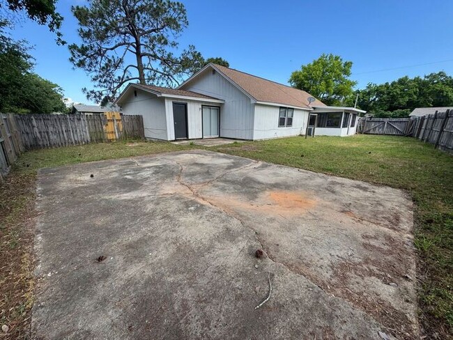 Building Photo - Gulf Breeze - Villa East - 3 bedroom, 2 ba...