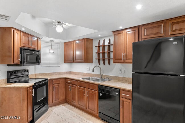 Building Photo - 885 N Granite Reef Rd
